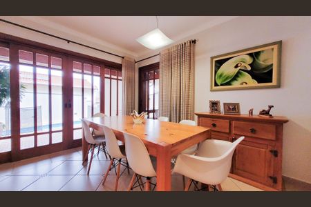 Casa de condomínio para alugar com 250m², 3 quartos e 2 vagas Casa de condomínio para alugar com 250m², 3 quartos e 2 vagasSala de Jantar