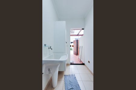 Casa de condomínio para alugar com 250m², 3 quartos e 2 vagas Casa de condomínio para alugar com 250m², 3 quartos e 2 vagasLavanderia