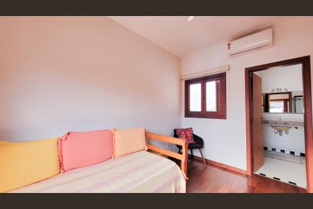 Casa de condomínio para alugar com 250m², 3 quartos e 2 vagas Casa de condomínio para alugar com 250m², 3 quartos e 2 vagasSuíte 2