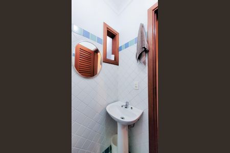 Casa de condomínio para alugar com 250m², 3 quartos e 2 vagas Casa de condomínio para alugar com 250m², 3 quartos e 2 vagasBanheiro de serviço