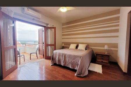 Casa de condomínio para alugar com 250m², 3 quartos e 2 vagas Casa de condomínio para alugar com 250m², 3 quartos e 2 vagasSuíte Master