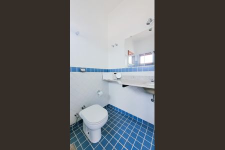 Casa de condomínio para alugar com 250m², 3 quartos e 2 vagas Casa de condomínio para alugar com 250m², 3 quartos e 2 vagasBanheiro da Suíte 1