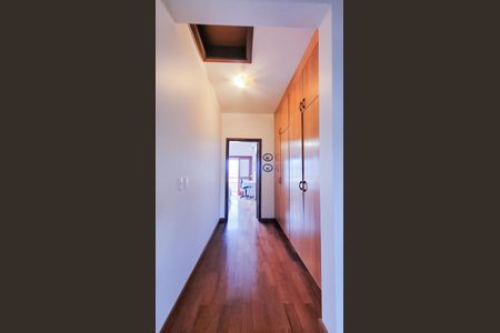 Casa de condomínio para alugar com 250m², 3 quartos e 2 vagas Casa de condomínio para alugar com 250m², 3 quartos e 2 vagasCorrredor dos Quartos