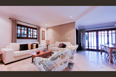 Casa de condomínio para alugar com 250m², 3 quartos e 2 vagas Casa de condomínio para alugar com 250m², 3 quartos e 2 vagasSala