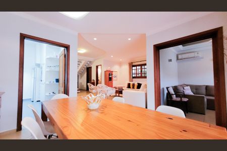 Casa de condomínio para alugar com 250m², 3 quartos e 2 vagas Casa de condomínio para alugar com 250m², 3 quartos e 2 vagasSala de Jantar