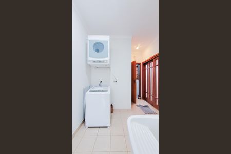 Casa de condomínio para alugar com 250m², 3 quartos e 2 vagas Casa de condomínio para alugar com 250m², 3 quartos e 2 vagasLavanderia