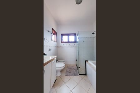 Casa de condomínio para alugar com 250m², 3 quartos e 2 vagas Casa de condomínio para alugar com 250m², 3 quartos e 2 vagasBanheiro da Suíte Master