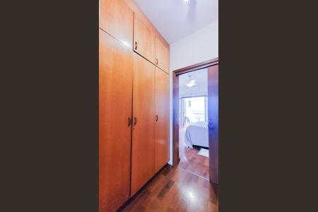 Casa de condomínio para alugar com 250m², 3 quartos e 2 vagas Casa de condomínio para alugar com 250m², 3 quartos e 2 vagasCloset da Suíte Master