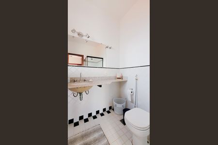 Casa de condomínio para alugar com 250m², 3 quartos e 2 vagas Casa de condomínio para alugar com 250m², 3 quartos e 2 vagasBanheiro da Suíte 2