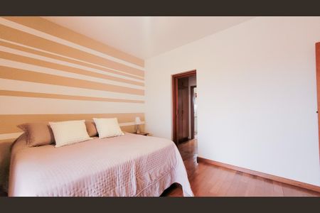 Casa de condomínio para alugar com 250m², 3 quartos e 2 vagas Casa de condomínio para alugar com 250m², 3 quartos e 2 vagasSuíte Master