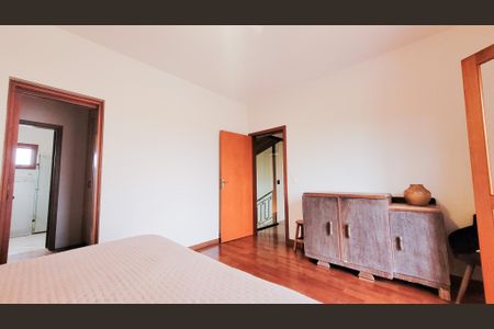 Casa de condomínio para alugar com 250m², 3 quartos e 2 vagas Casa de condomínio para alugar com 250m², 3 quartos e 2 vagasSuíte Master