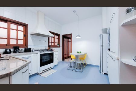 Casa de condomínio para alugar com 250m², 3 quartos e 2 vagas Casa de condomínio para alugar com 250m², 3 quartos e 2 vagasCozinha