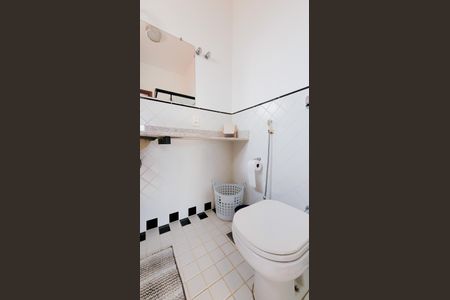 Casa de condomínio para alugar com 250m², 3 quartos e 2 vagas Casa de condomínio para alugar com 250m², 3 quartos e 2 vagasBanheiro da Suíte 2