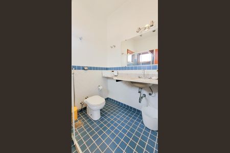 Casa de condomínio para alugar com 250m², 3 quartos e 2 vagas Casa de condomínio para alugar com 250m², 3 quartos e 2 vagasBanheiro da Suíte 1