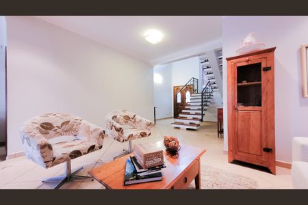 Casa de condomínio para alugar com 250m², 3 quartos e 2 vagas Casa de condomínio para alugar com 250m², 3 quartos e 2 vagasSala