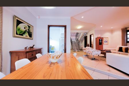 Casa de condomínio para alugar com 250m², 3 quartos e 2 vagas Casa de condomínio para alugar com 250m², 3 quartos e 2 vagasSala de Jantar