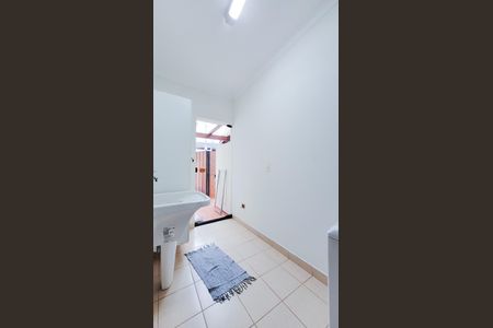 Casa de condomínio para alugar com 250m², 3 quartos e 2 vagas Casa de condomínio para alugar com 250m², 3 quartos e 2 vagasLavanderia
