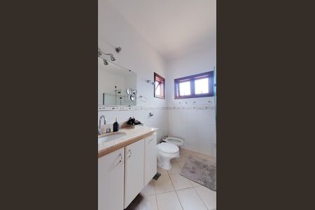 Casa de condomínio para alugar com 250m², 3 quartos e 2 vagas Casa de condomínio para alugar com 250m², 3 quartos e 2 vagasBanheiro da Suíte Master