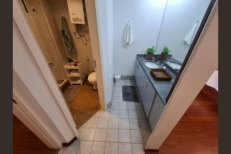 Apartamento à venda com 87m², 2 quartos e 1 vaga Apartamento à venda com 87m², 2 quartos e 1 vagaBanheiro da Suíte