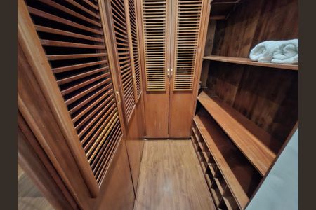 Apartamento à venda com 87m², 2 quartos e 1 vaga Apartamento à venda com 87m², 2 quartos e 1 vagaCloset