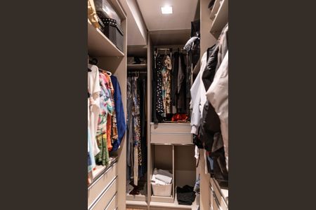 Apartamento à venda com 190m², 3 quartos e 4 vagasCloset