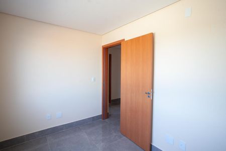 Apartamento à venda com 99m², 3 quartos e 2 vagasQuarto 2