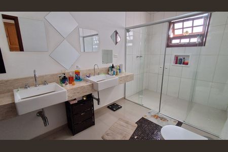 Casa à venda com 390m², 4 quartos e 6 vagas Casa à venda com 390m², 4 quartos e 6 vagasBanheiro da Suíte 3