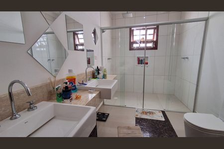 Casa à venda com 390m², 4 quartos e 6 vagas Casa à venda com 390m², 4 quartos e 6 vagasBanheiro da Suíte 3