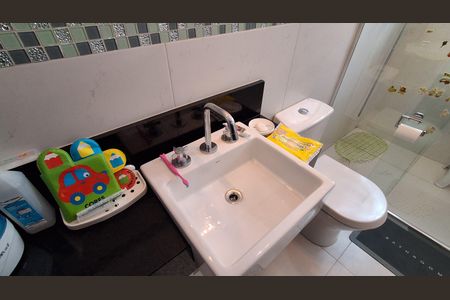 Casa à venda com 390m², 4 quartos e 6 vagas Casa à venda com 390m², 4 quartos e 6 vagasBanheiro Suíte 2