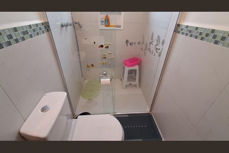 Casa à venda com 390m², 4 quartos e 6 vagas Casa à venda com 390m², 4 quartos e 6 vagasBanheiro Suíte 2