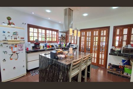 Casa à venda com 390m², 4 quartos e 6 vagas Casa à venda com 390m², 4 quartos e 6 vagasCozinha
