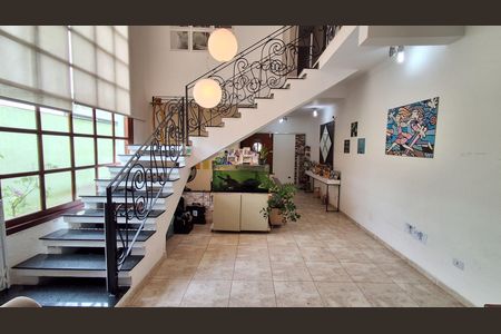 Casa à venda com 390m², 4 quartos e 6 vagas Casa à venda com 390m², 4 quartos e 6 vagasSala