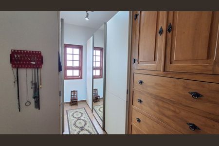 Casa à venda com 390m², 4 quartos e 6 vagas Casa à venda com 390m², 4 quartos e 6 vagasCloset Suíte 3