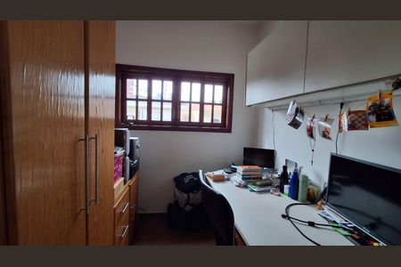 Casa à venda com 390m², 4 quartos e 6 vagas Casa à venda com 390m², 4 quartos e 6 vagasQuarto 4