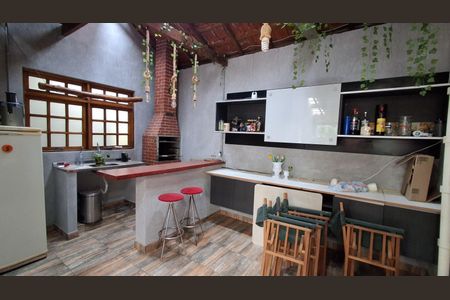 Casa à venda com 390m², 4 quartos e 6 vagas Casa à venda com 390m², 4 quartos e 6 vagasÁrea gourmet