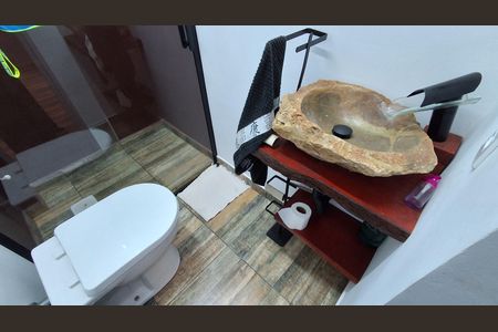 Casa à venda com 390m², 4 quartos e 6 vagas Casa à venda com 390m², 4 quartos e 6 vagasBanheiro Social