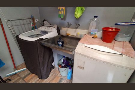 Casa à venda com 390m², 4 quartos e 6 vagas Casa à venda com 390m², 4 quartos e 6 vagasÁrea de Serviço