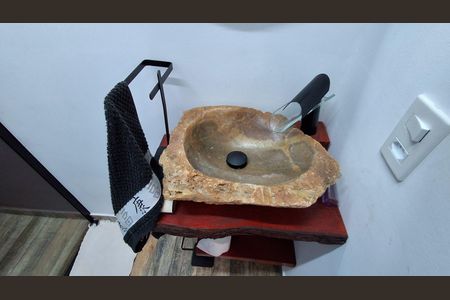 Casa à venda com 390m², 4 quartos e 6 vagas Casa à venda com 390m², 4 quartos e 6 vagasBanheiro Social