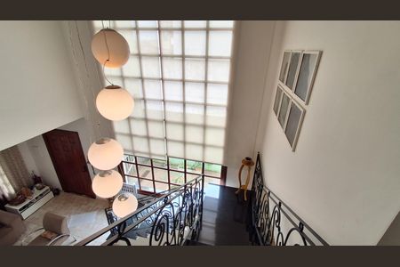 Casa à venda com 390m², 4 quartos e 6 vagas Casa à venda com 390m², 4 quartos e 6 vagasCorredor