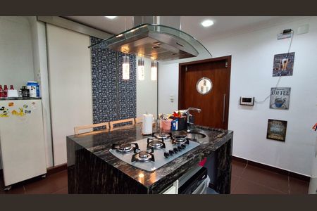 Casa à venda com 390m², 4 quartos e 6 vagas Casa à venda com 390m², 4 quartos e 6 vagasCozinha