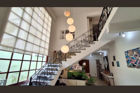 Casa à venda com 390m², 4 quartos e 6 vagas Casa à venda com 390m², 4 quartos e 6 vagasSala