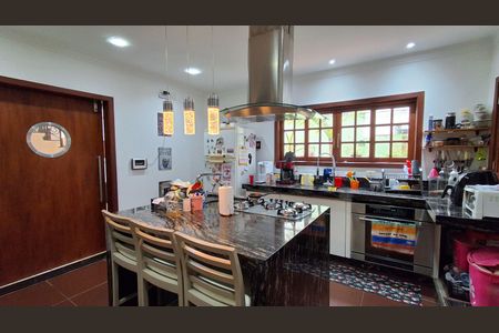 Casa à venda com 390m², 4 quartos e 6 vagas Casa à venda com 390m², 4 quartos e 6 vagasCozinha