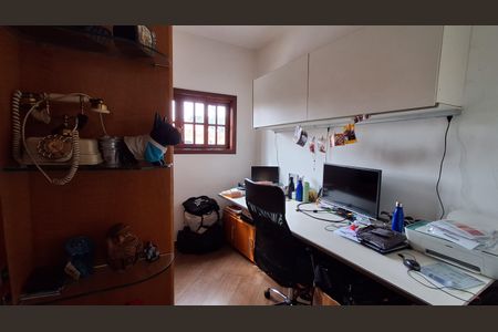 Casa à venda com 390m², 4 quartos e 6 vagas Casa à venda com 390m², 4 quartos e 6 vagasQuarto 4