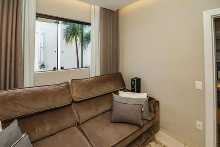 Casa à venda com 435m², 3 quartos e 3 vagasSala