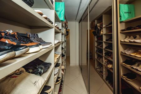 Casa à venda com 435m², 3 quartos e 3 vagasSuíte