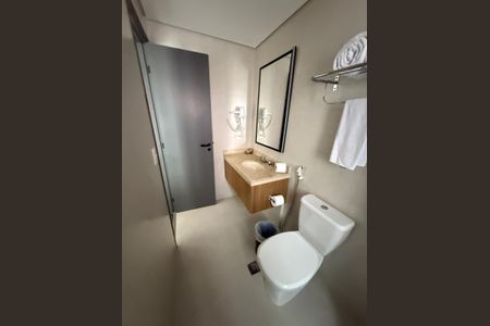 Banheiro de kitnet/studio à venda com 1 quarto, 27m² em Jardins, São Paulo