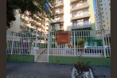 Apartamento à venda com 99m², 3 quartos e 1 vaga Apartamento à venda com 99m², 3 quartos e 1 vagaFachada