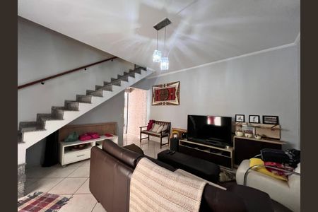 Sala de casa para alugar com 2 quartos, 200m² em Jardim Santa Beatriz, Guarulhos