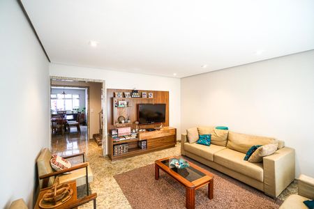 Casa à venda com 210m², 4 quartos e 2 vagasSala