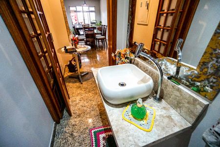 Casa à venda com 210m², 4 quartos e 2 vagasLavabo